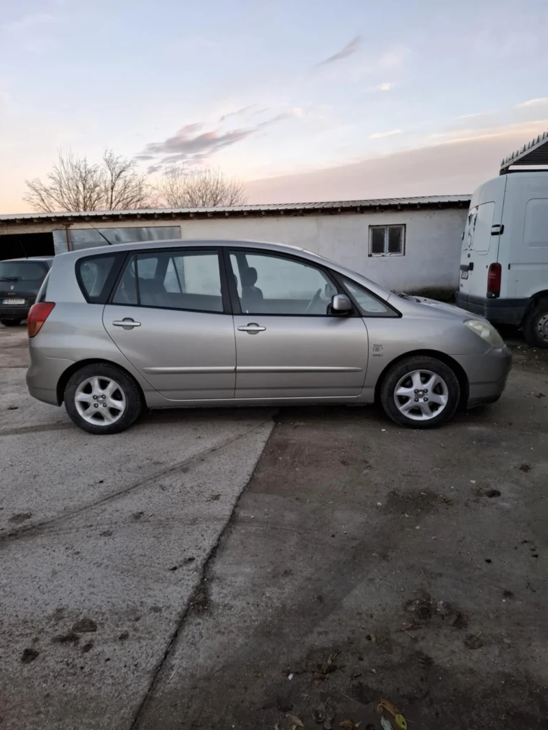 Toyota Corolla verso 1.8, снимка 4 - Автомобили и джипове - 48056772