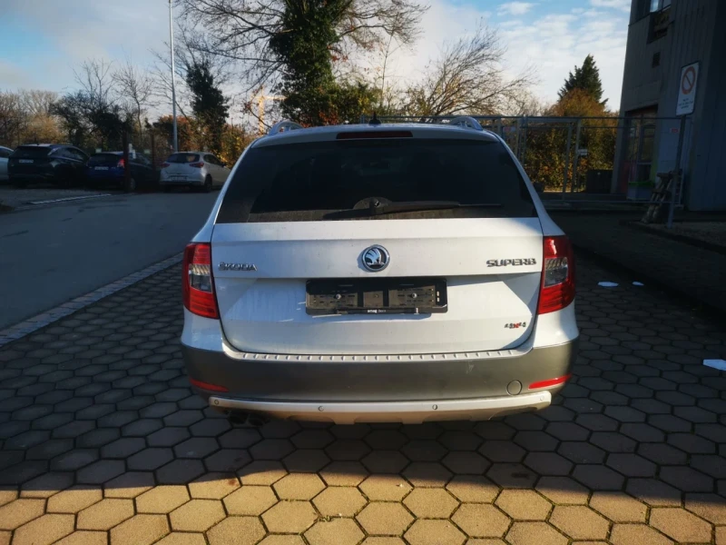 Skoda Superb Scout/Швейцария!, снимка 4 - Автомобили и джипове - 48376265