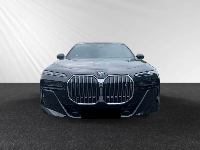 BMW i7 eDRIVE50 M-SPORT PAKET HEAD UP PANO B&W, снимка 2 - Автомобили и джипове - 51597092