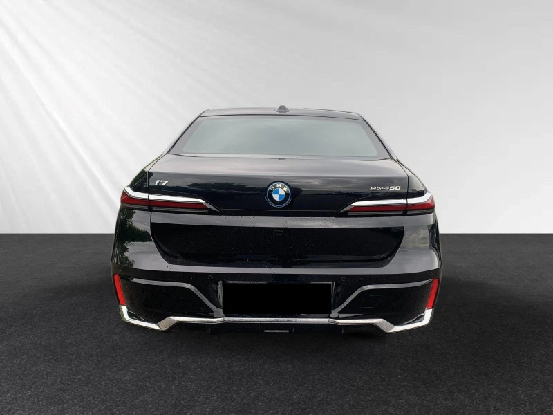 BMW i7 eDRIVE50 M-SPORT PAKET HEAD UP PANO B&W, снимка 7 - Автомобили и джипове - 51597092