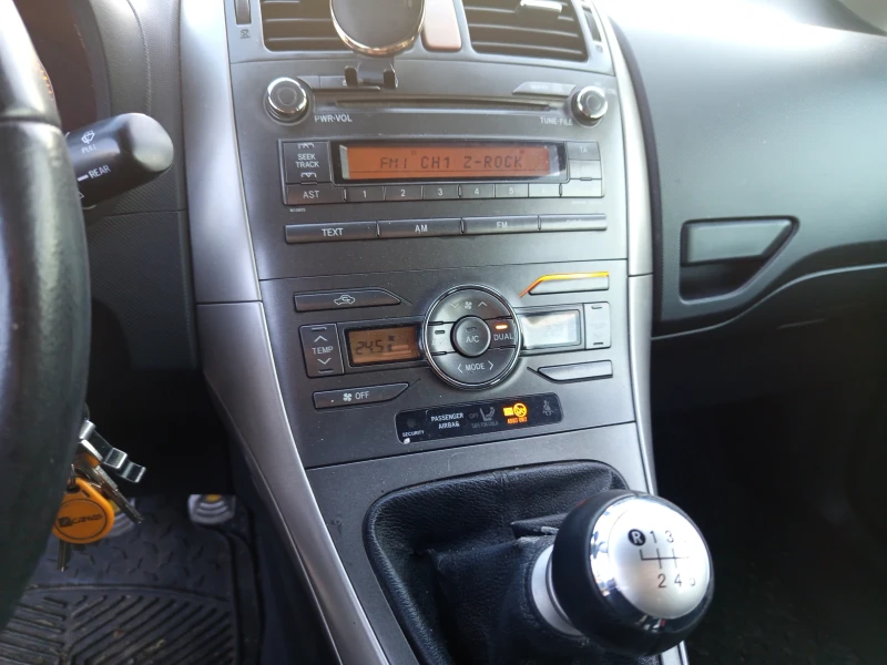 Toyota Auris, снимка 2 - Автомобили и джипове - 52253034