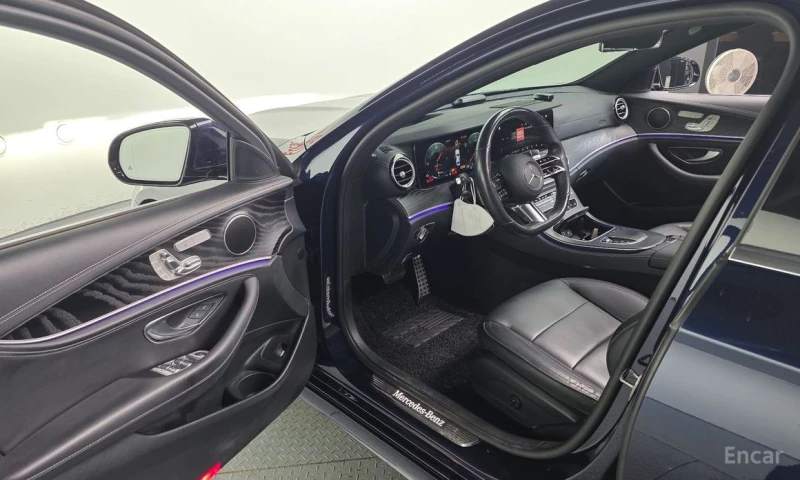 Mercedes-Benz E 220, снимка 11 - Автомобили и джипове - 53330916