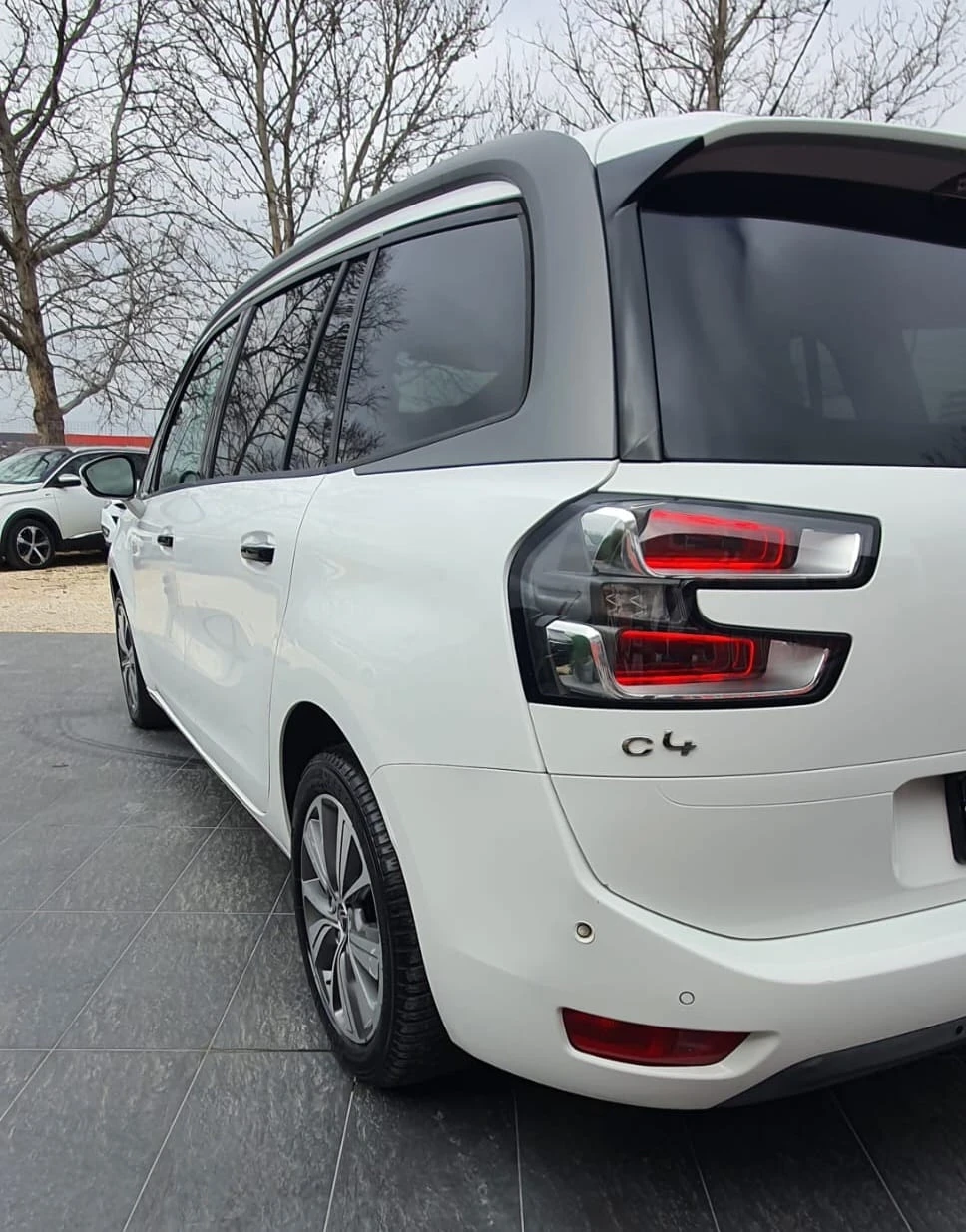 Citroen Grand C4 Picasso 1.6 е-HDI Exclusive 7места - изображение 6