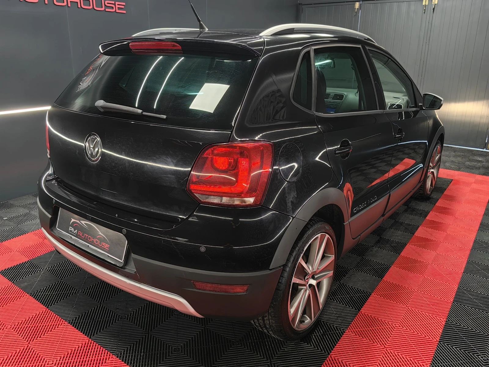 VW Polo CROSS* 1.6TDI* 105ps* РЕГ* EURO5* ПОДГРЕВ* МУЛТИ* , снимка 4 - Автомобили и джипове - 54390650