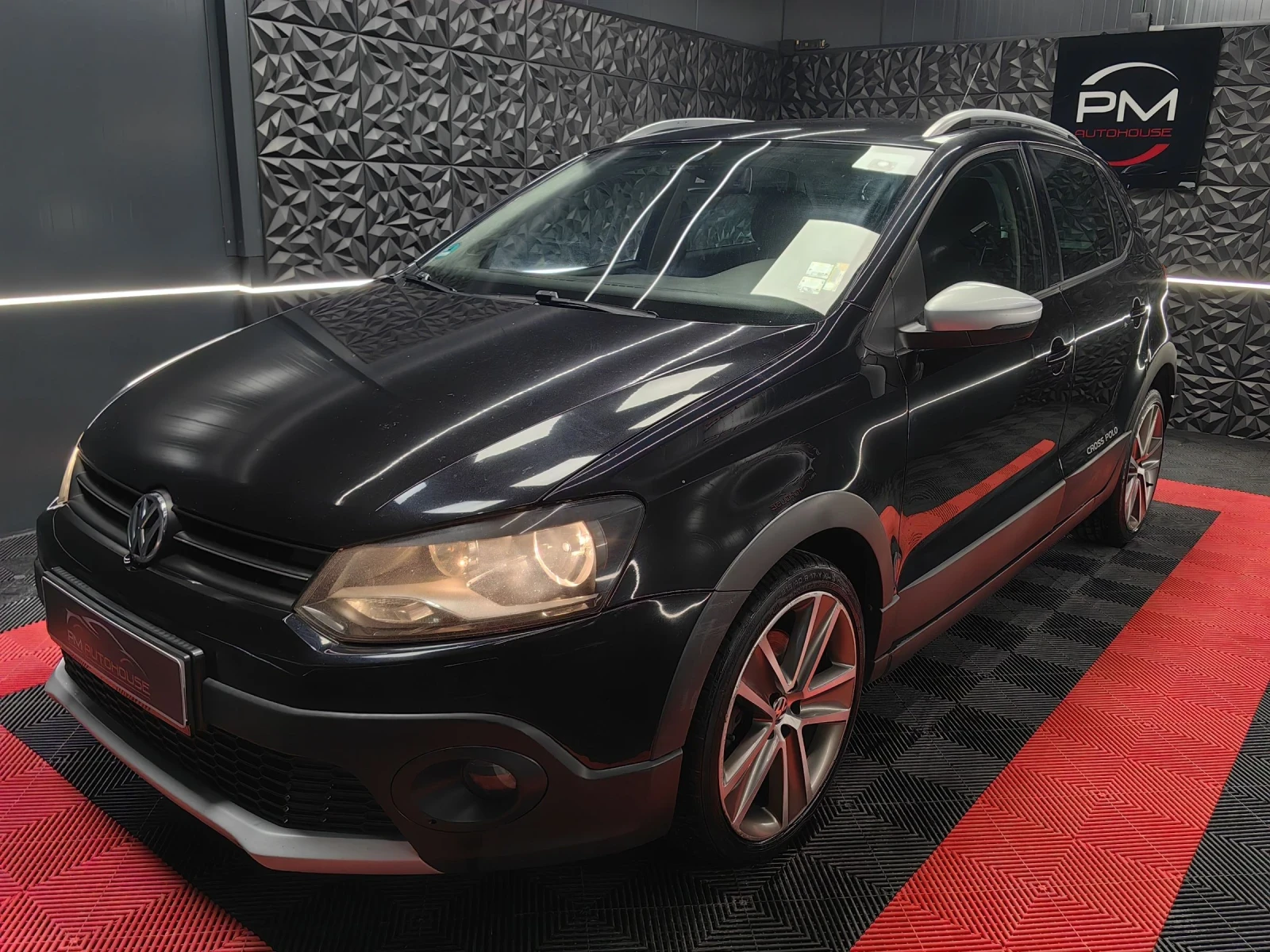 VW Polo CROSS* 1.6TDI* 105ps* РЕГ* EURO5* ПОДГРЕВ* МУЛТИ* , снимка 2 - Автомобили и джипове - 54390650