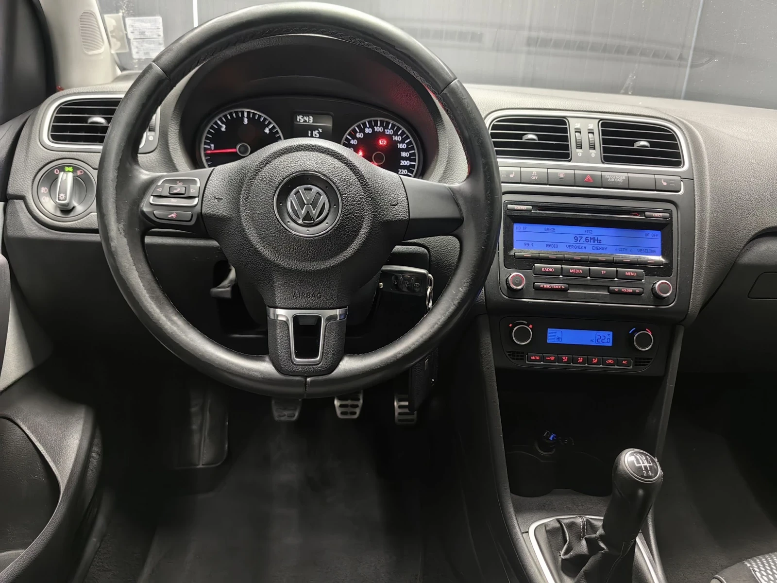 VW Polo CROSS* 1.6TDI* 105ps* РЕГ* EURO5* ПОДГРЕВ* МУЛТИ* , снимка 6 - Автомобили и джипове - 54390650