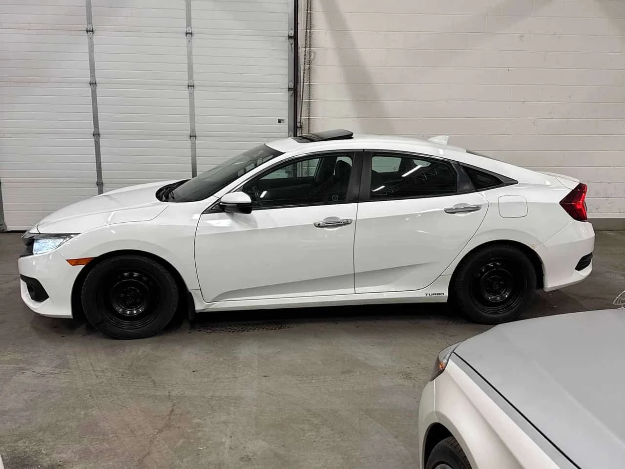 Honda Civic * Touring * 2 КЛЮЧА* PANO* ПОДГРЕВ* KEYLESS* , снимка 2 - Автомобили и джипове - 54403791