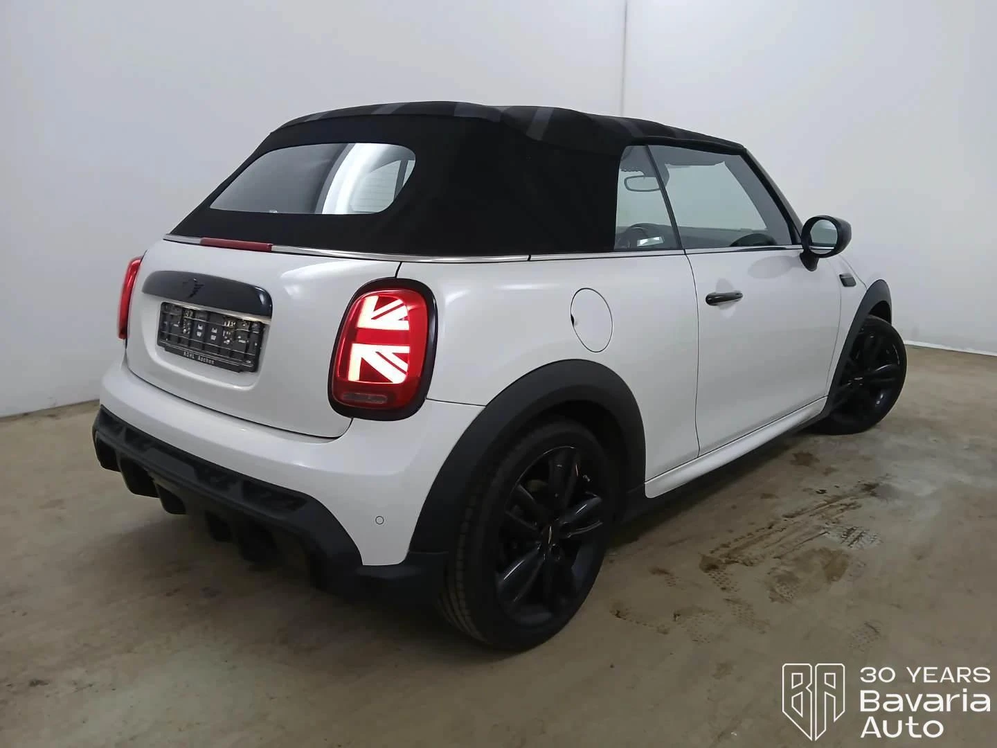 Mini Cooper 1, 5 Cabrio John Cooper Works Trim Steptronic, снимка 3 - Автомобили и джипове - 54836634