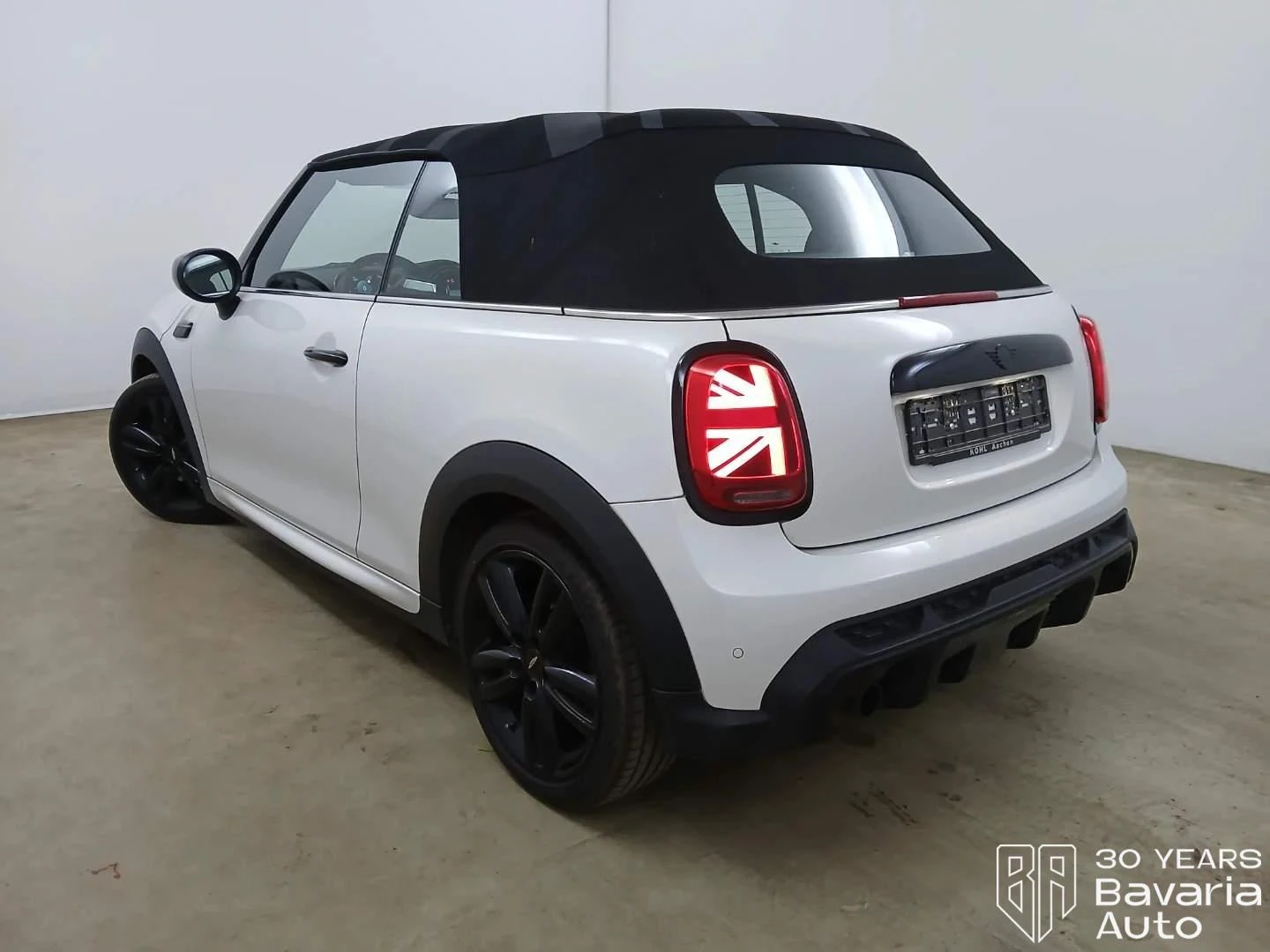 Mini Cooper 1, 5 Cabrio John Cooper Works Trim Steptronic, снимка 2 - Автомобили и джипове - 54836634