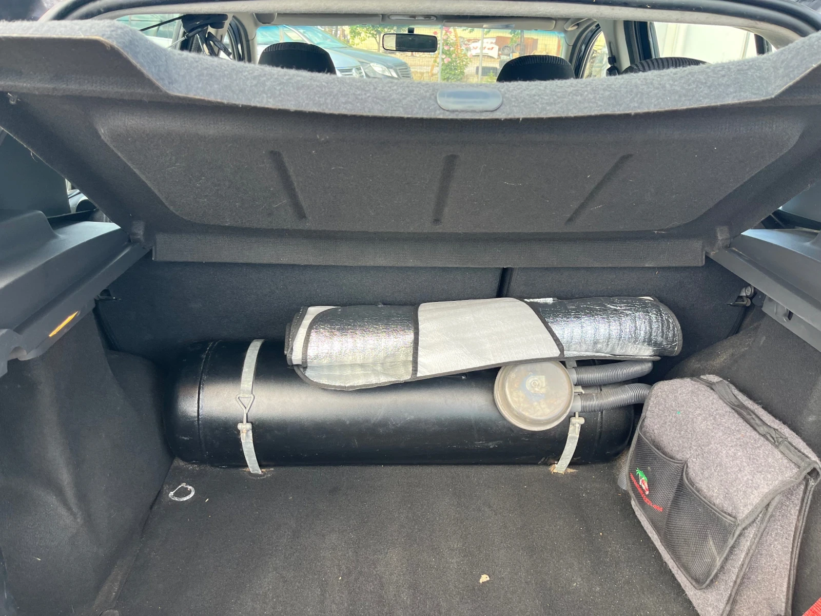 Dacia Sandero 1.6i GAS, снимка 14 - Автомобили и джипове - 55014561