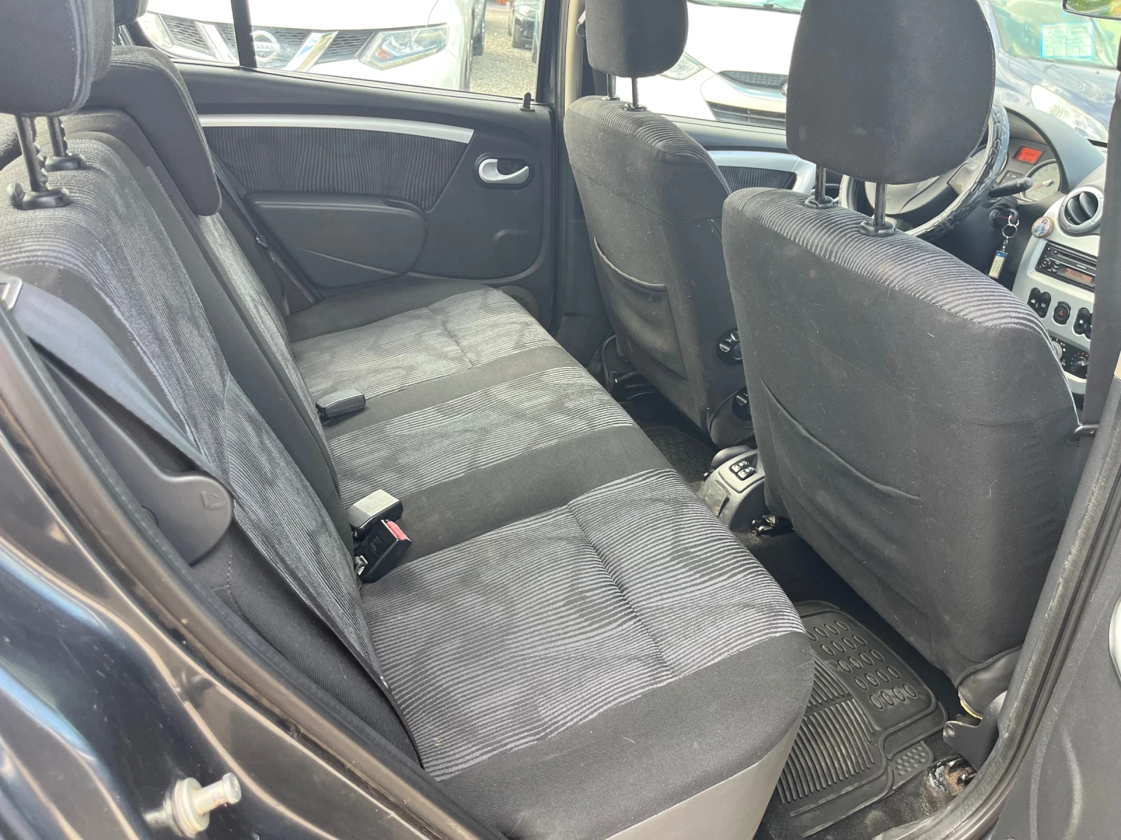 Dacia Sandero 1.6i GAS, снимка 13 - Автомобили и джипове - 55014561