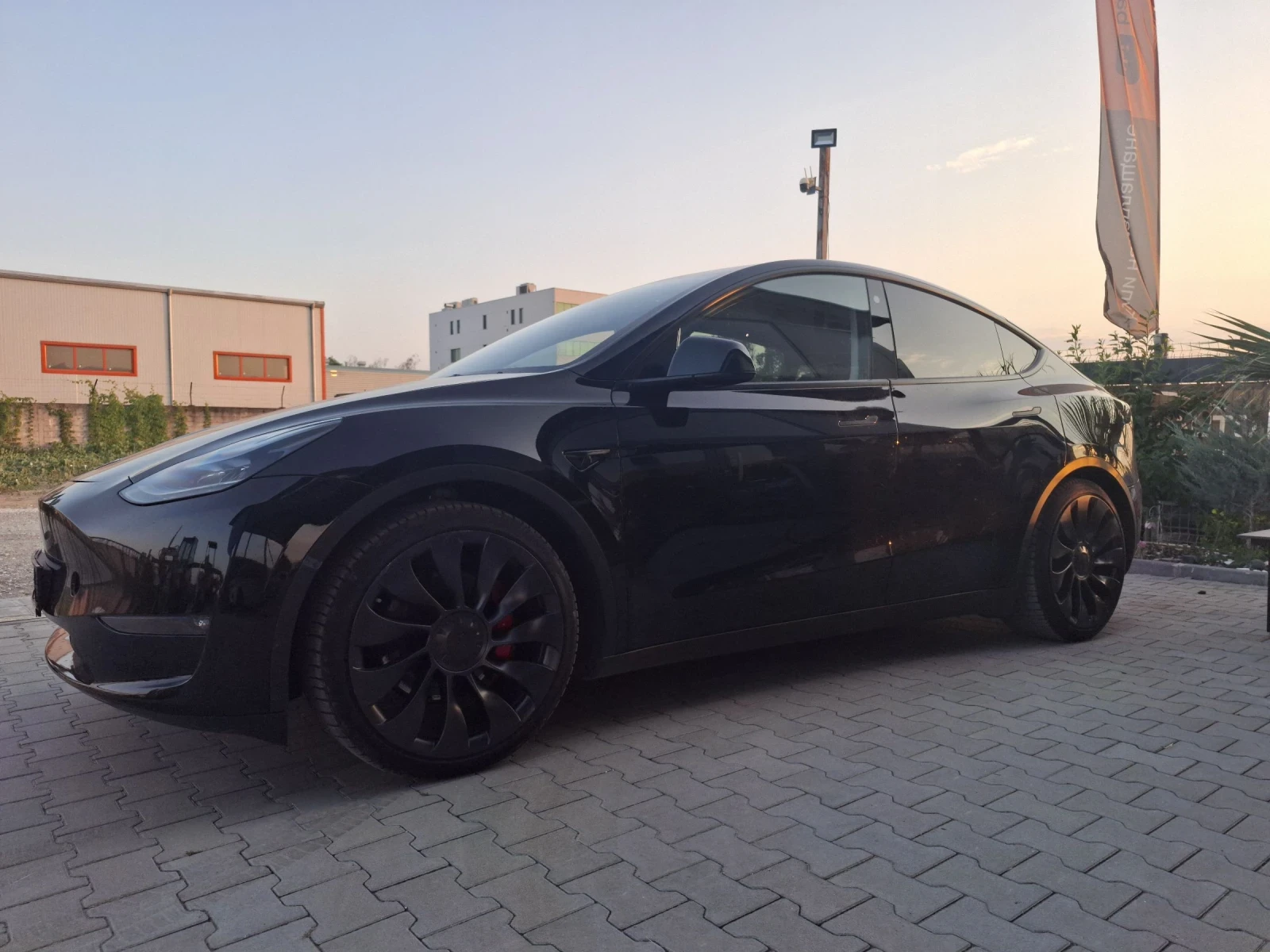 Tesla Model Y Performance * * AWD * * LongRange , снимка 3 - Автомобили и джипове - 55436382