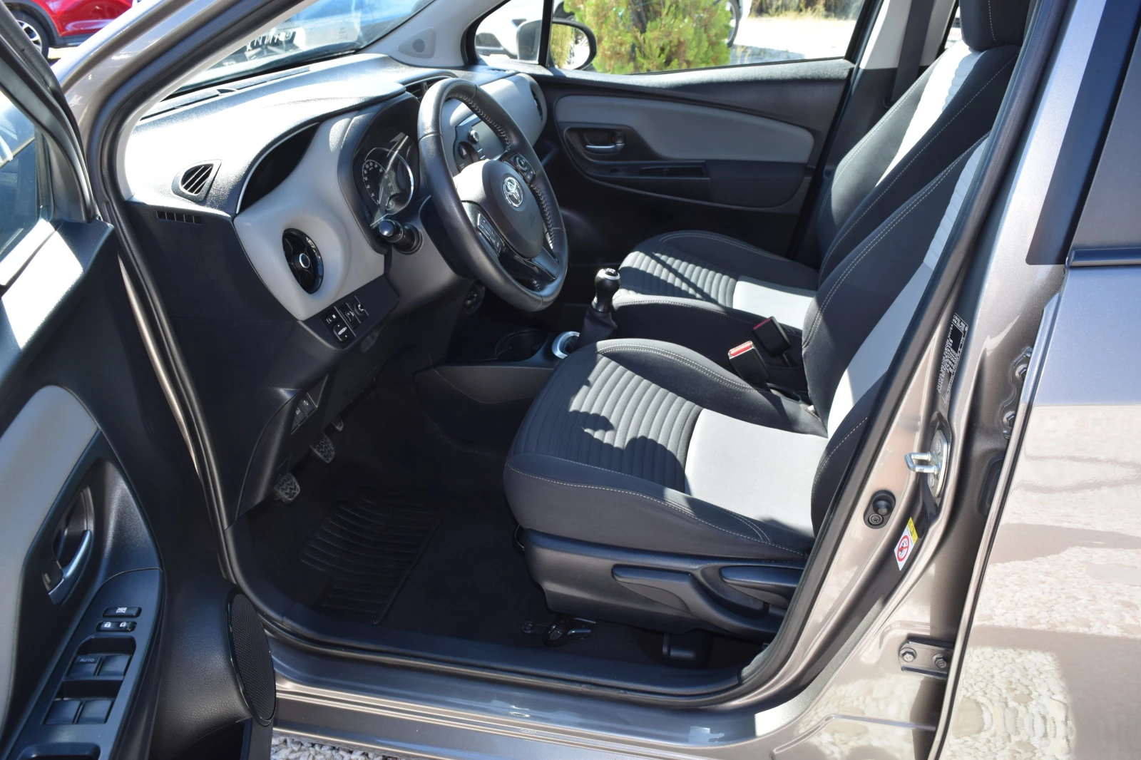 Toyota Yaris 1.0* 69kc* Euro6B* RSA* LDA* PCS* Камера* , снимка 8 - Автомобили и джипове - 55960105