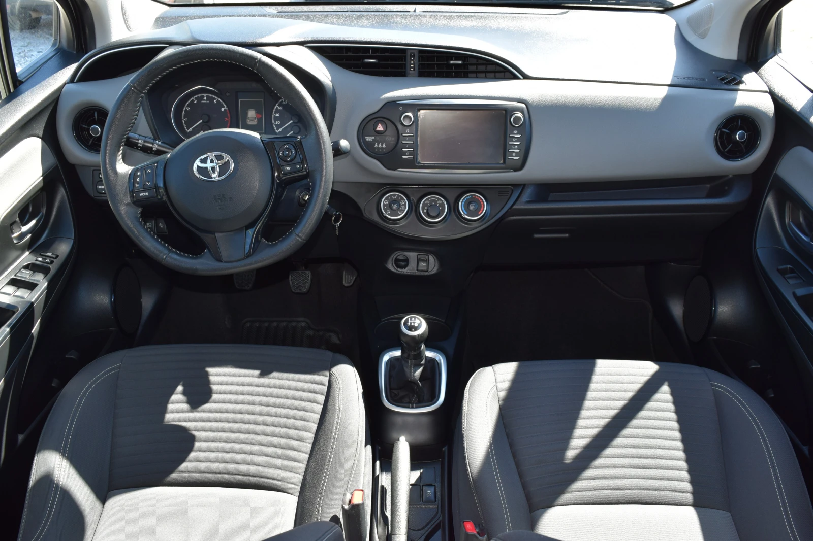 Toyota Yaris 1.0* 69kc* Euro6B* RSA* LDA* PCS* Камера* , снимка 12 - Автомобили и джипове - 55960105