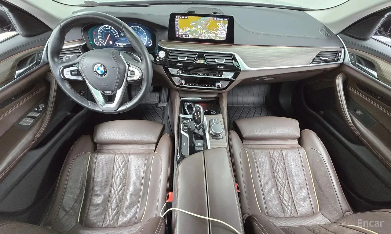 BMW 530 М ПАКЕТ/xDrive Luxury Plus/ОБДУХ/ХЕДЪП/ДИСТРОНИК/, снимка 7 - Автомобили и джипове - 56130960