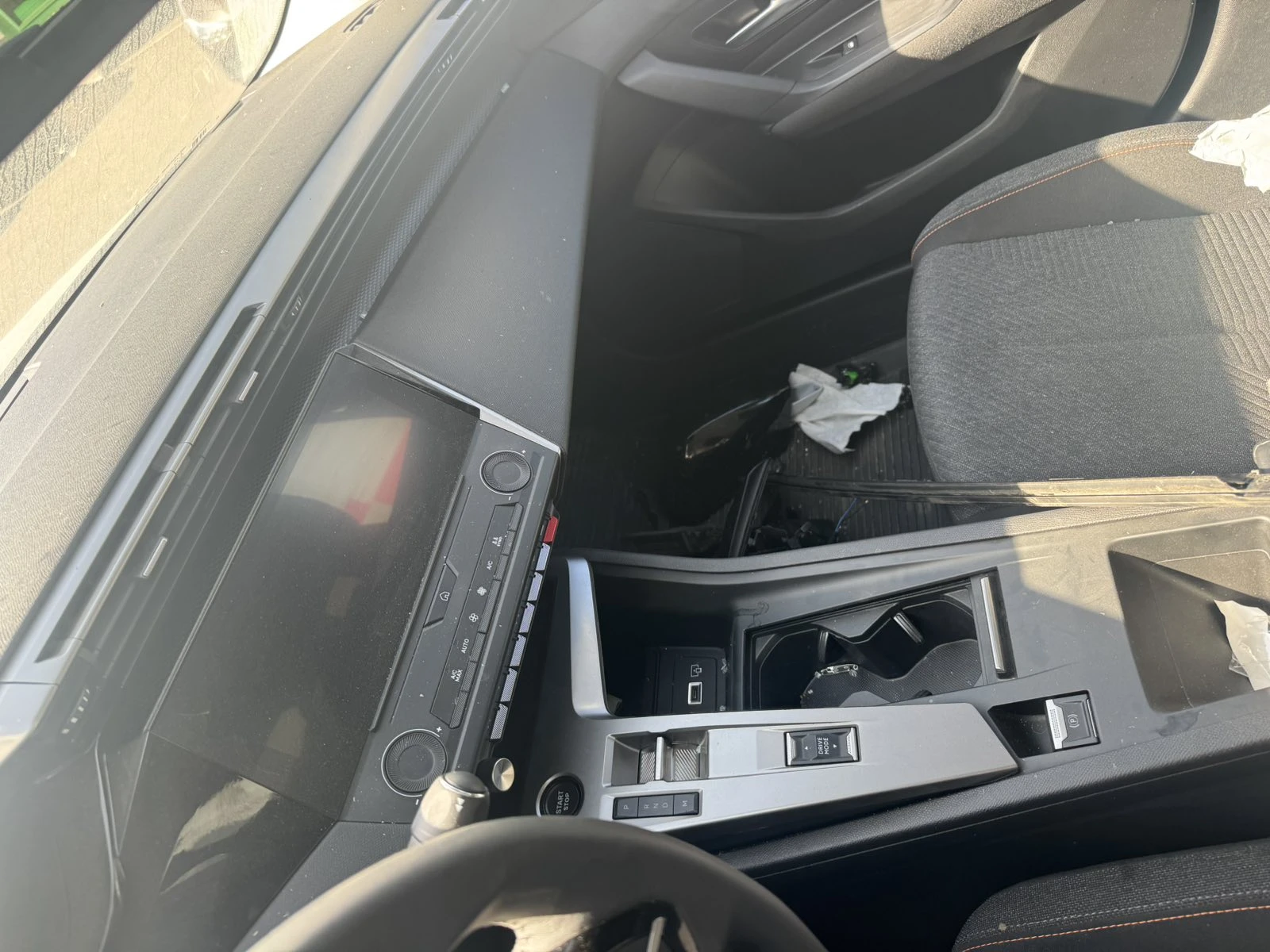 Peugeot 308 1.5D 11000km, снимка 9 - Автомобили и джипове - 56295854