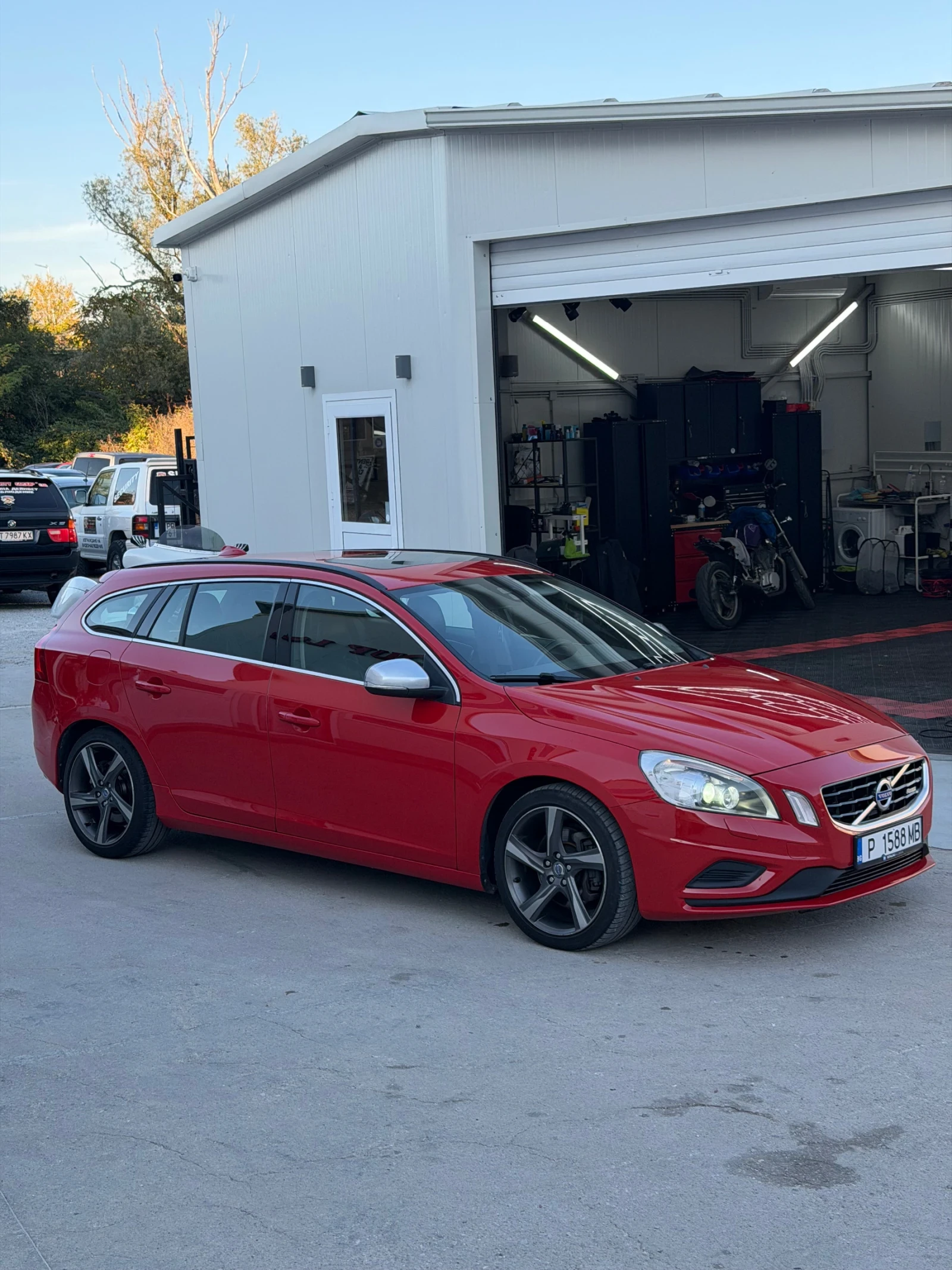 Volvo V60 2.4 D5 R Design, снимка 3 - Автомобили и джипове - 56599449