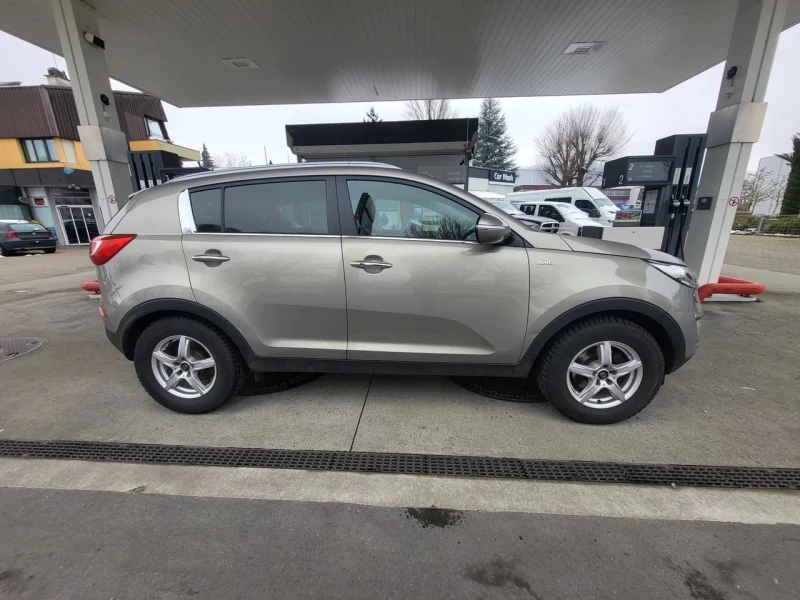 Kia Sportage, снимка 4 - Автомобили и джипове - 49455587