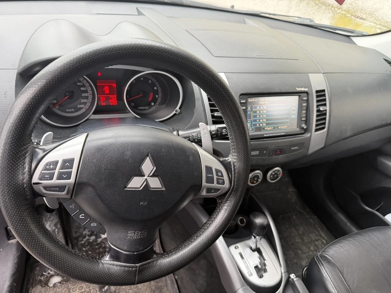 Mitsubishi Outlander, снимка 2 - Автомобили и джипове - 53343218