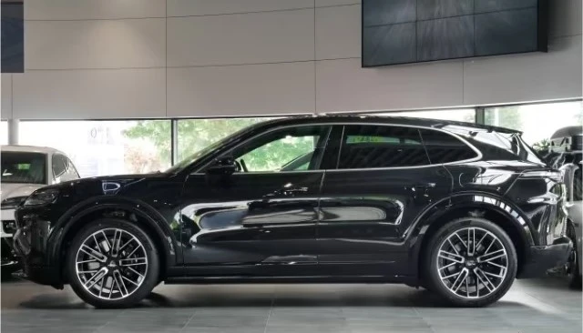 Porsche Cayenne TURBO ELECTRIC / HEAD UP / PANO / BOSE / 360 / , снимка 4 - Автомобили и джипове - 54912805