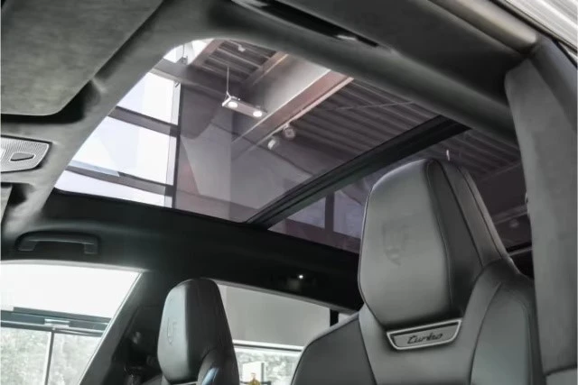Porsche Cayenne TURBO ELECTRIC / HEAD UP / PANO / BOSE / 360 / , снимка 11 - Автомобили и джипове - 54912805
