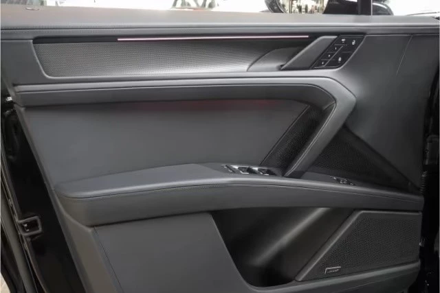 Porsche Cayenne TURBO ELECTRIC / HEAD UP / PANO / BOSE / 360 / , снимка 9 - Автомобили и джипове - 54912805