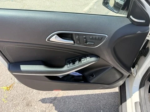Mercedes-Benz GLA 220, снимка 3 - Автомобили и джипове - 56340540