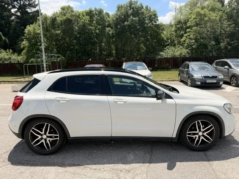 Mercedes-Benz GLA 220