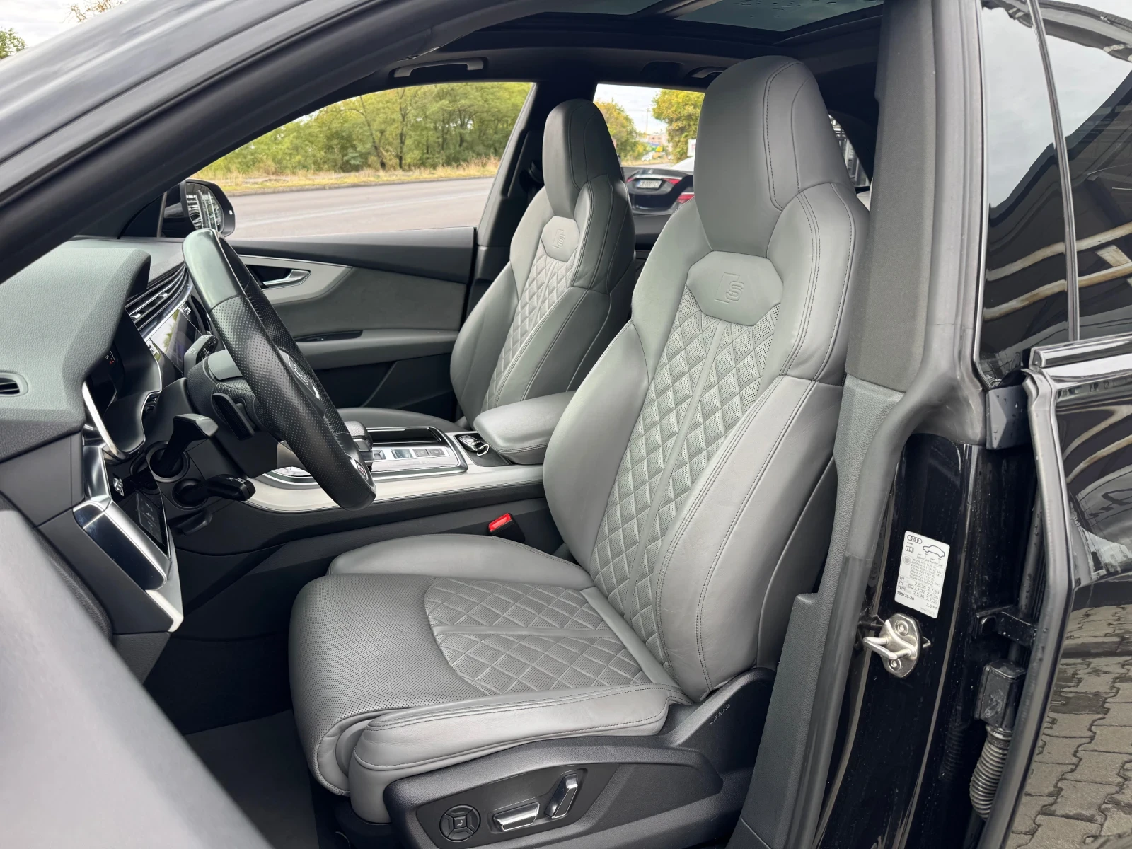 Audi Q8 S-LINE#MATRIX#PANORAMA#ОБДУХВАНЕ#AIRMAT#KEYLESS - изображение 9