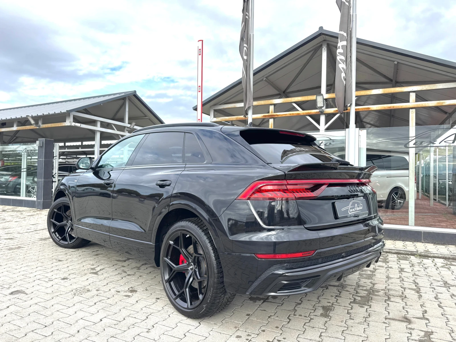 Audi Q8 S-LINE#MATRIX#PANORAMA#ОБДУХВАНЕ#AIRMAT#KEYLESS - изображение 5