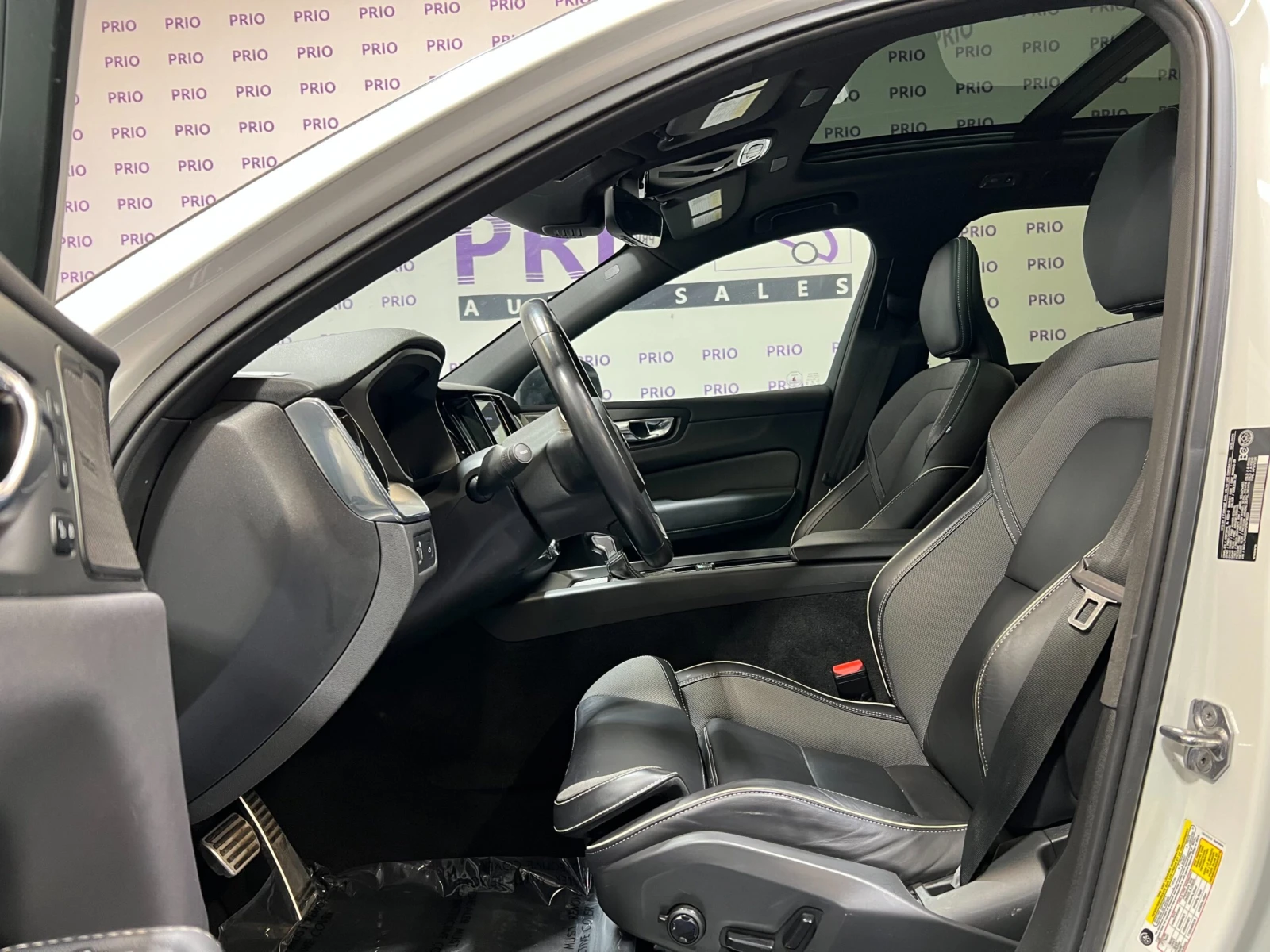 Volvo XC60 T6 R-Design AWD, снимка 8 - Автомобили и джипове - 53903398