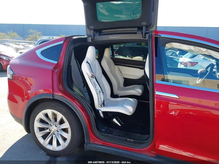 Tesla Model X 60D/70D/75D/90D/P100D, снимка 8 - Автомобили и джипове - 54403479
