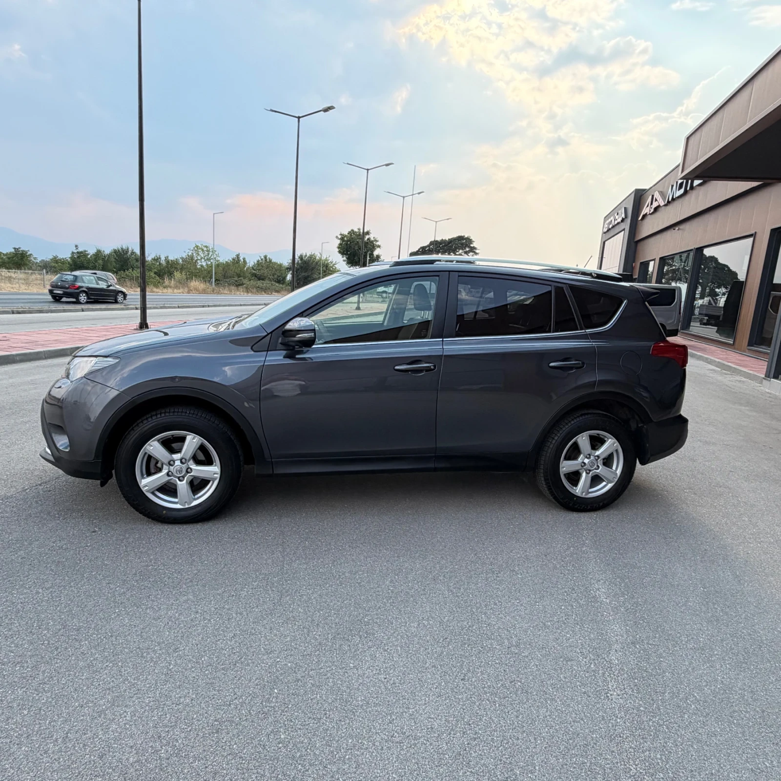 Toyota Rav4 2.2D4D-150к.с.;4х4;ПОДГРЕВ;КОЖА;ЕЛ.БАГАЖНИК;КАМЕРА, снимка 2 - Автомобили и джипове - 55709306