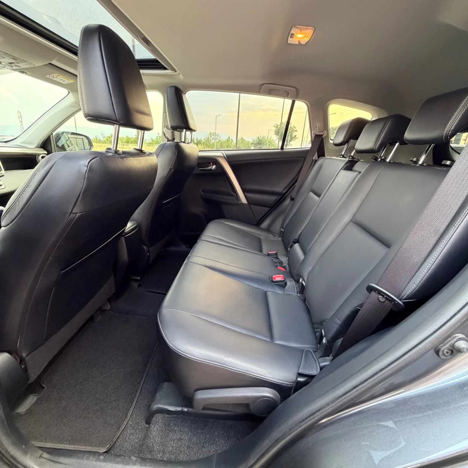 Toyota Rav4 2.2D4D-150к.с.;4х4;ПОДГРЕВ;КОЖА;ЕЛ.БАГАЖНИК;КАМЕРА, снимка 7 - Автомобили и джипове - 55709306