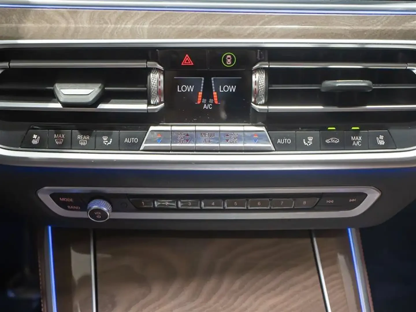 BMW X5 M-pkg* Distronic* Вакуум* Laser* Масаж* Въздух* 36, снимка 9 - Автомобили и джипове - 55779592