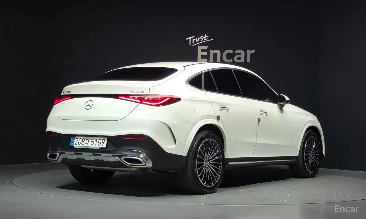 Mercedes-Benz GLC 300 4MATIC Coupe |  АВТОФИНАНСИРАНЕ БЕЗ ПЪРВОНАЧАЛНА , снимка 2 - Автомобили и джипове - 55959400