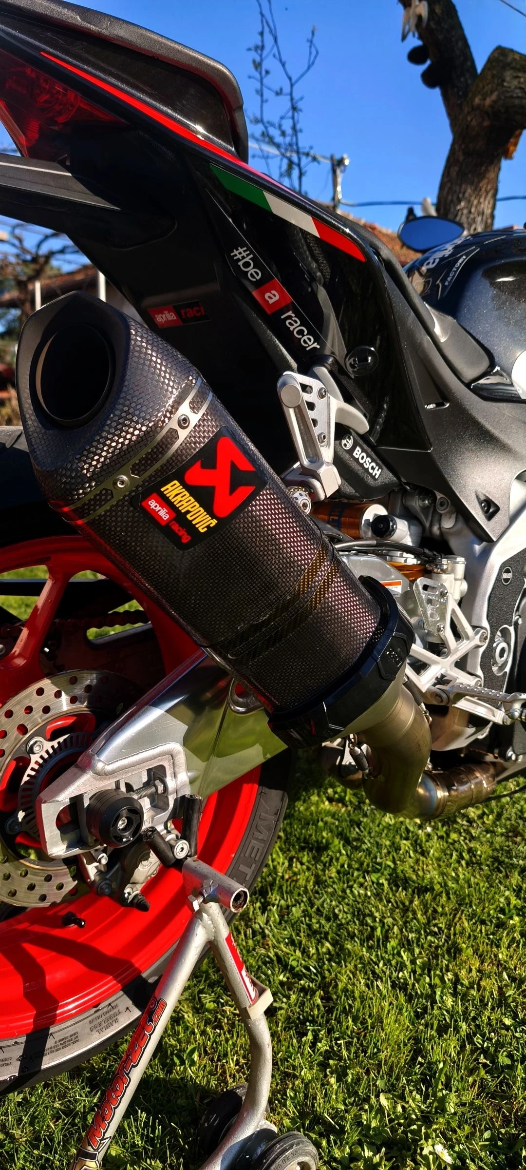 Aprilia Tuono V4 1100 FACTORY  - изображение 7