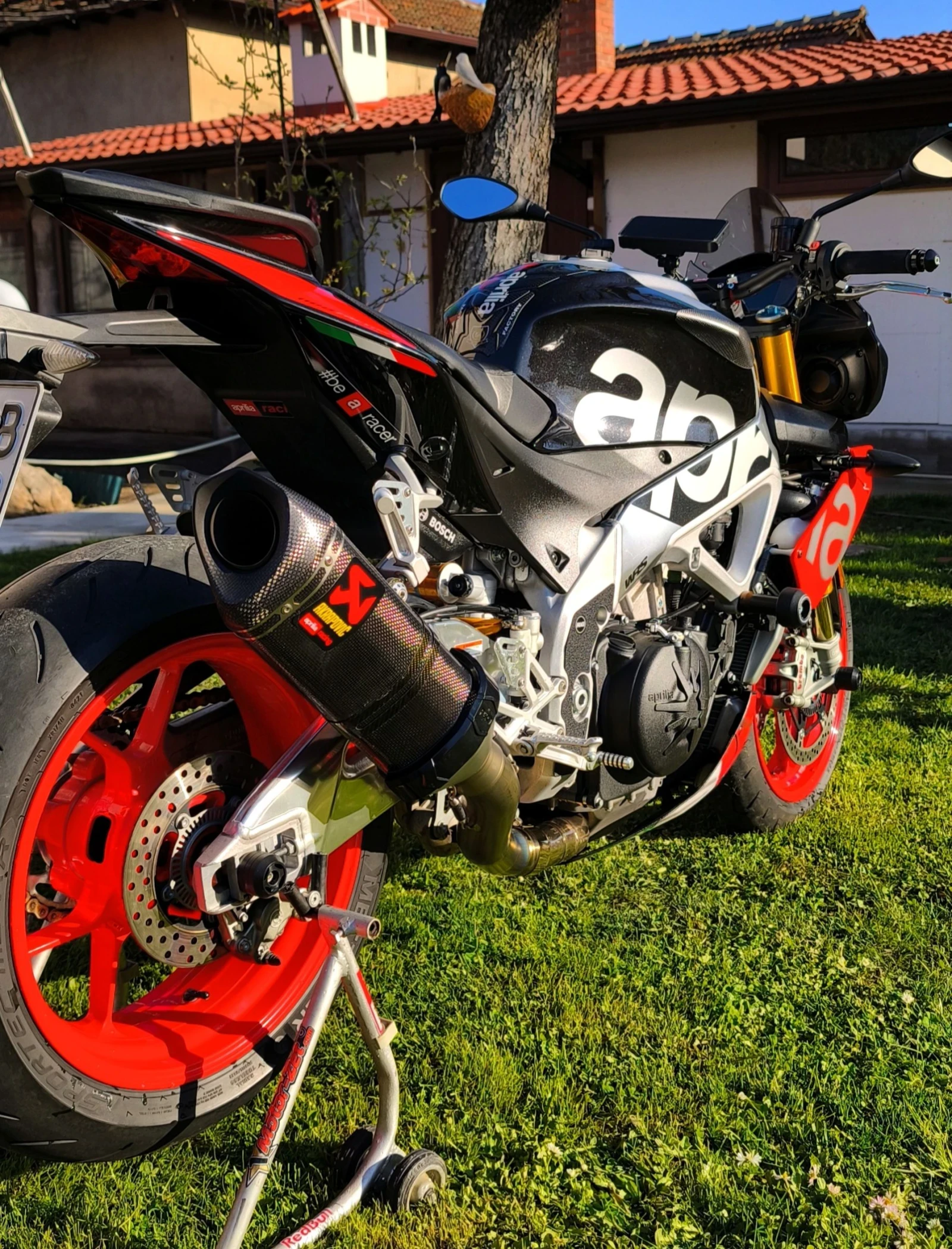 Aprilia Tuono V4 1100 FACTORY  - изображение 2