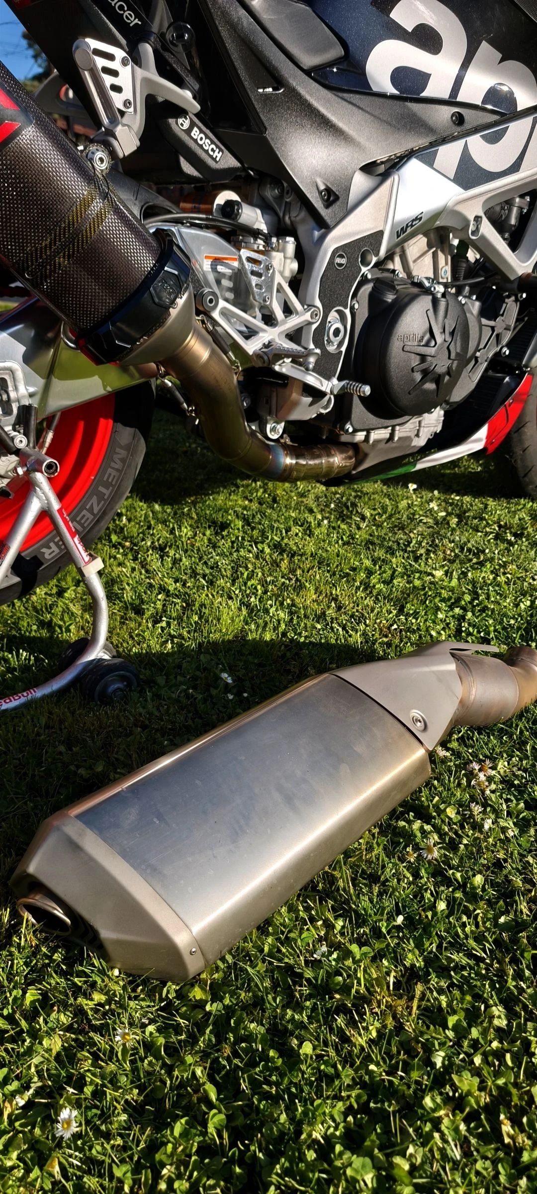Aprilia Tuono V4 1100 FACTORY  - изображение 10