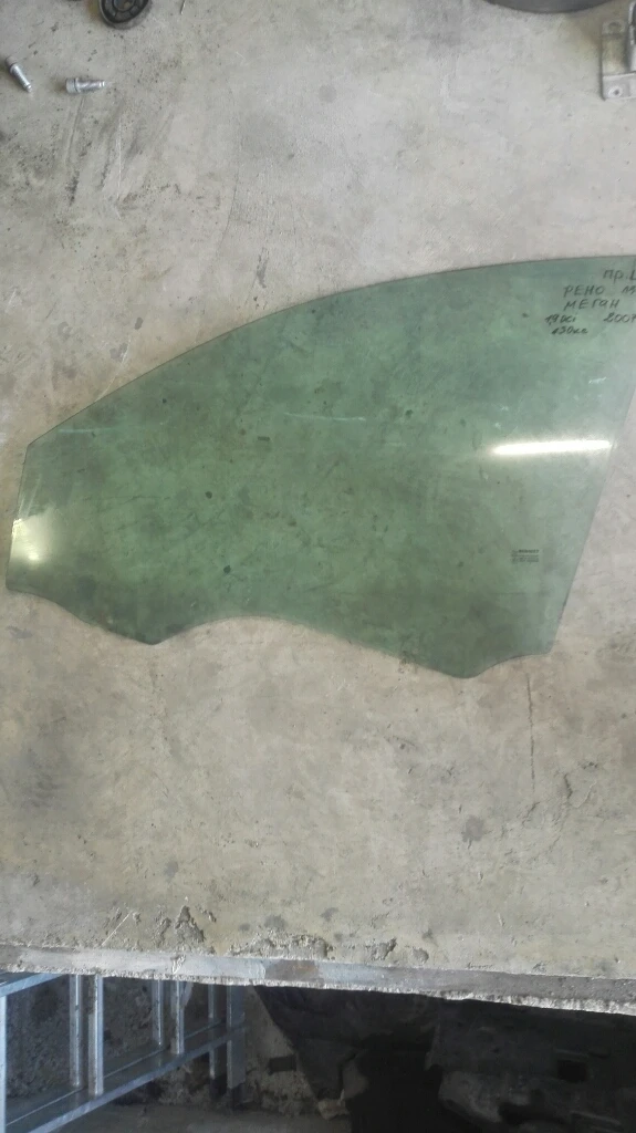 стъкло предно ляво Рено Меган (1)