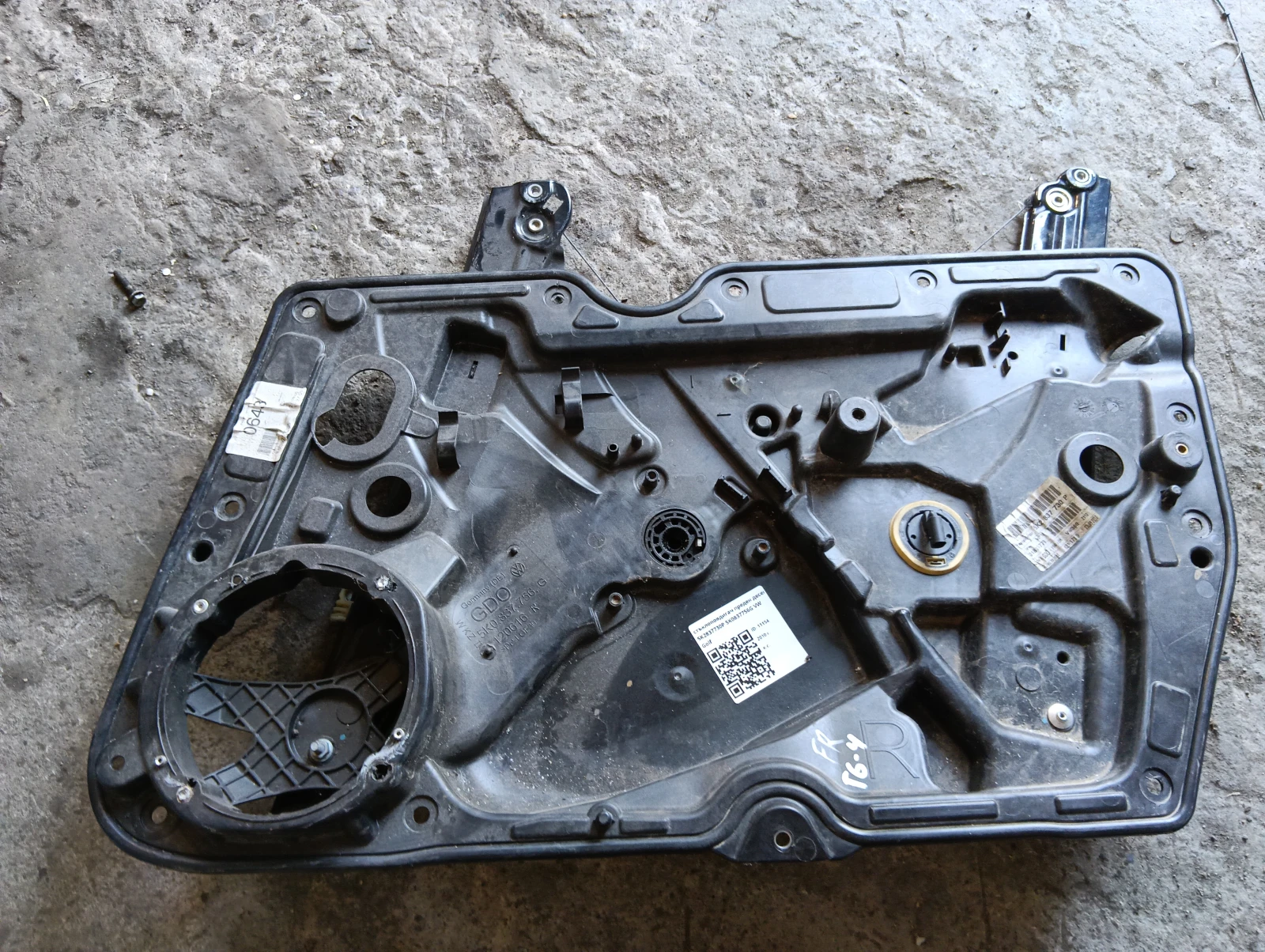 стъклоповдигач преден десен 5K2837730P 5K0837756G VW Golf