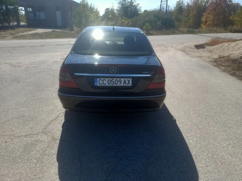 Mercedes-Benz E 220, снимка 5 - Автомобили и джипове - 47450662