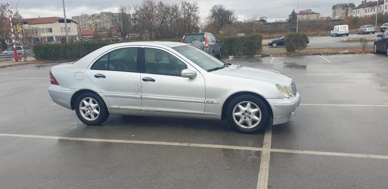 Mercedes-Benz C 220, снимка 4 - Автомобили и джипове - 47932484