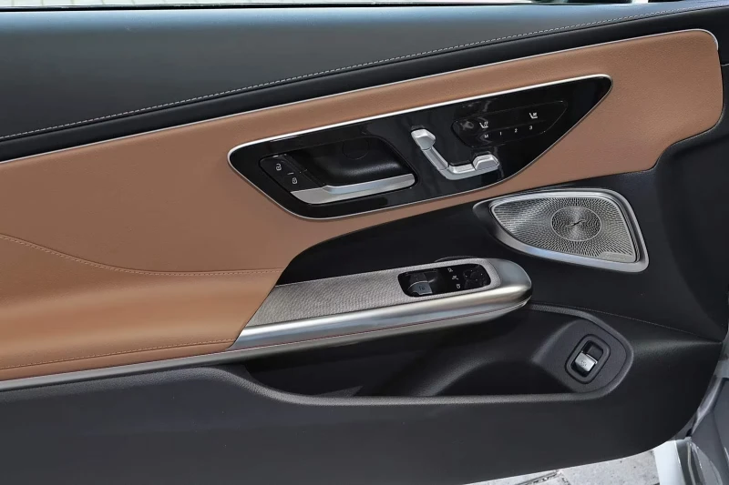 Mercedes-Benz CLE 450 4M AMG 360 + DIG-LED+ Pano+ Distr, снимка 7 - Автомобили и джипове - 52041311