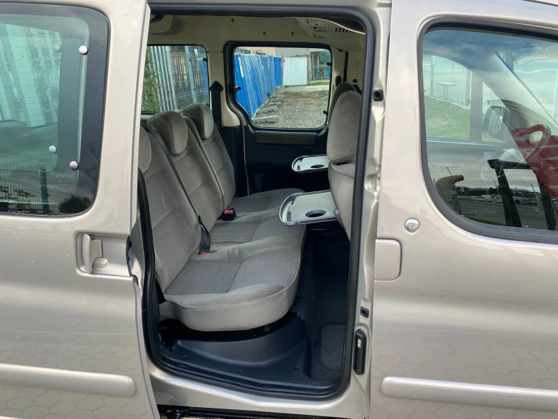 Citroen Berlingo 1.6i/MULTISPASE/PANORAMA, снимка 11 - Автомобили и джипове - 52208420