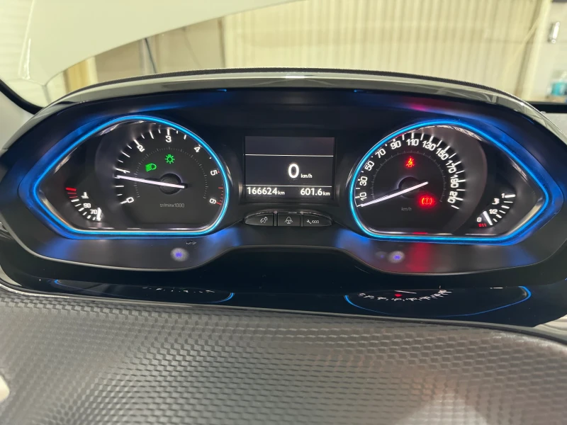 Peugeot 2008 1.6 BlueHDI - ALLURE - EURO 6B - 166.000 km!, снимка 11 - Автомобили и джипове - 52381472