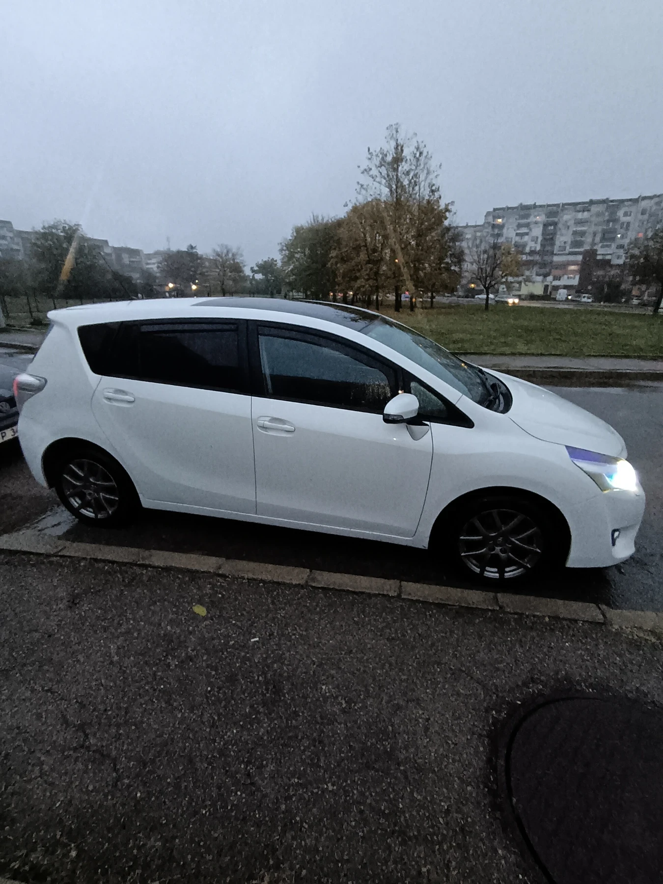 Toyota Verso 2000 D4D 126k.c 6+ 1 - изображение 3