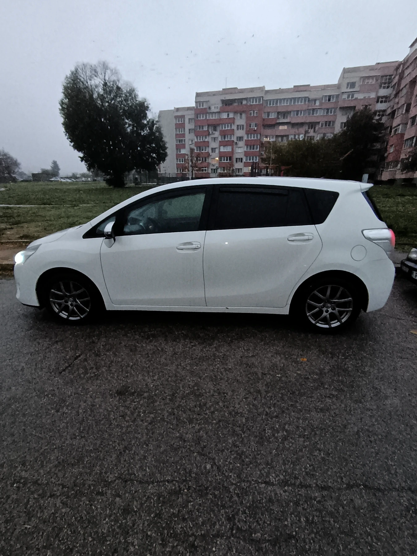 Toyota Verso 2000 D4D 126k.c 6+ 1 - изображение 4