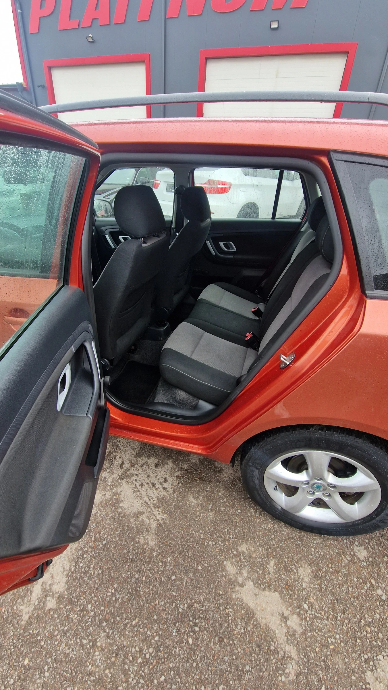 Skoda Fabia 1.6I /AVTOMAT/105 К.С/ТОП  | Mobile.bg — изображение 13