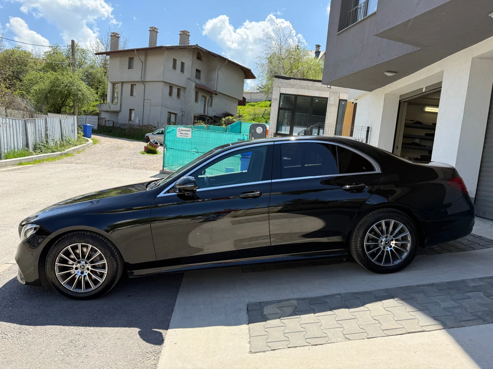 Mercedes-Benz E 220 AMG/HeadUp/360 камера/Панорама/Гаражна - изображение 3